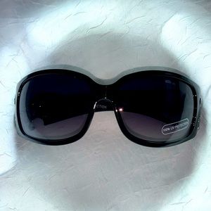 NEVER WORN Fashion Sunglasses